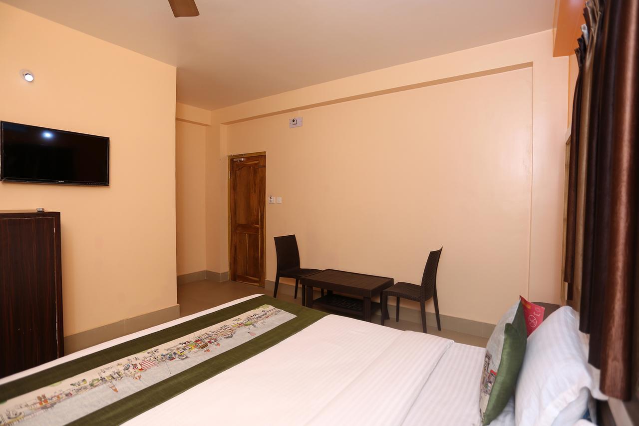 Krishna Residency Puri Bagian luar foto